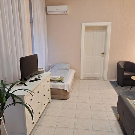 Mainstreet Apartman Суботица Экстерьер фото